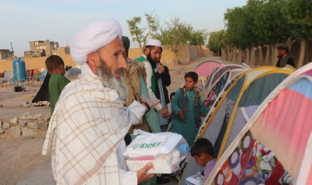 Afganistan&#039;da çadırlarda kalan ailelere iftar ikramı