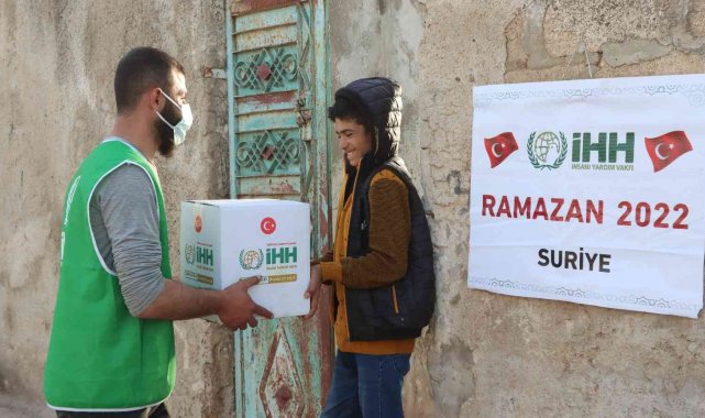 Afrin'de 8 bin 500 sivile Ramazan yardımı