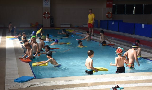 Afyonkarahisar&#039;da &#039;Yüzme bilmeyen kalmasın&#039; projesi başladı