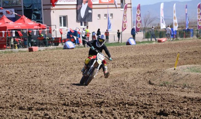 Afyonkarahisar'da Büyük Taarruz'un 100. yılına özel motokross yarışı yapıldı