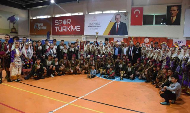 Afyonkarahisar'da kulüpler arası halk oyunları yarışması sona erdi