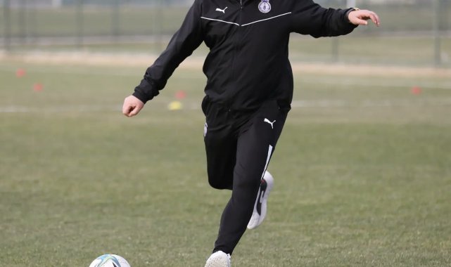 Afyonspor, 3 puanı alıp &#039;plaf-off&#039; hattında kalmak istiyor