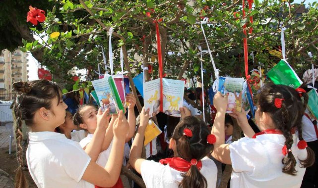 Ağaçlar kitap açtı