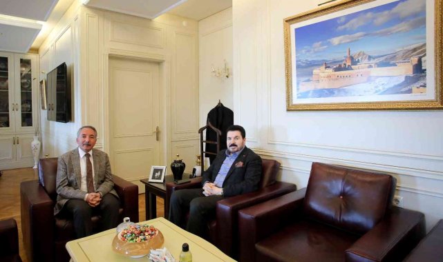 Ağrı Belediye Başkanı Sayan, AİÇÜ Rektörü Prof. Dr. Karabulut'u ziyaret etti