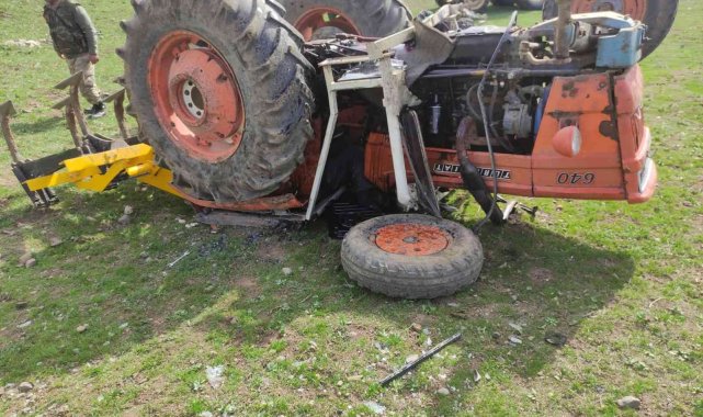 Ağrı'da devrilen traktörün altında kalan yaşlı adam hayatını kaybetti