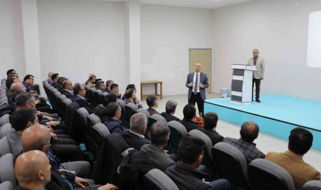 Ağrı'da okul ve kurum yöneticilerine yönelik mesleki gelişim seminerleri başladı