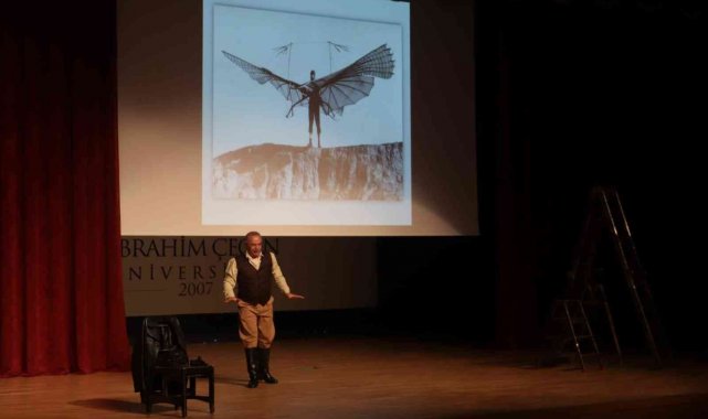 Ağrı'da "Bir Teyyareci Vecihi Hürkuş" tiyatro oyunu sergilendi