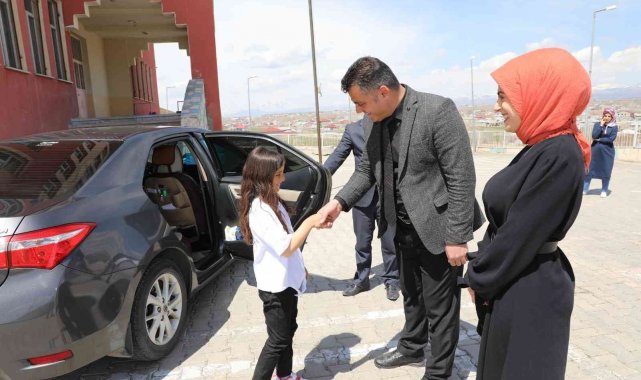 Ağrılı öğrenciler İl Milli Eğitim Müdürünün makam aracıyla okuluna gitti