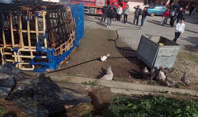 Ahşap garajda çıkan yangında 1 otomobil hasar gördü