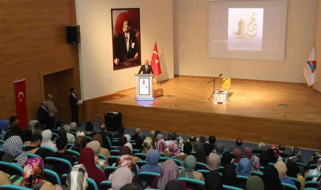 AİÇÜ'de "Naatlarla O'nu anıyoruz" programı gerçekleştirildi