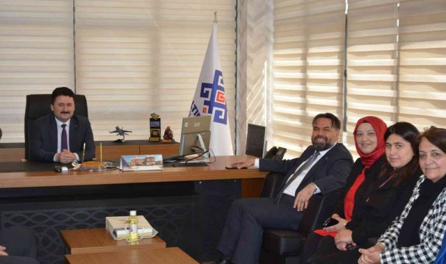 AK Parti, Altıeylül'de ramazan ziyaretlerine devam etti