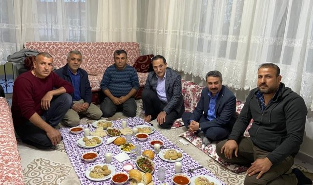 AK Parti heyeti vatandaşların iftar sofrasına misafir oluyor