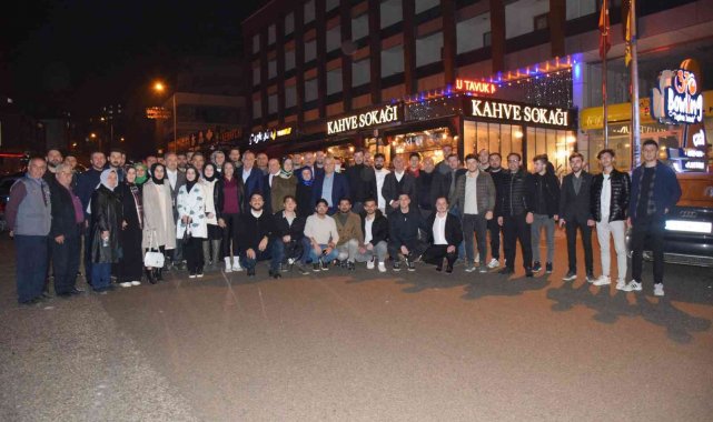 AK Parti Teşkilatı gençlerle sahur yaptı