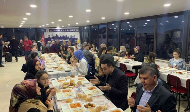 AK Parti teşkilatı iftar programında bir araya geldi