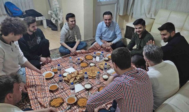 AK Parti'li Baybatur öğrenci evine misafir oldu, iftar yaptı