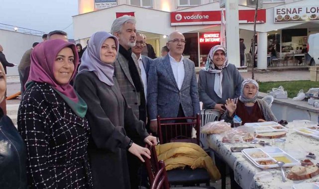 AK Parti'nin iftarına yoğun katılım
