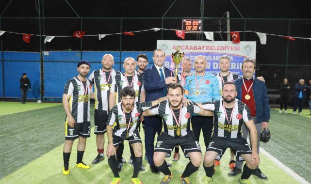 Akçaabat'ta kurumlar arası futbol turnuvası sona erdi