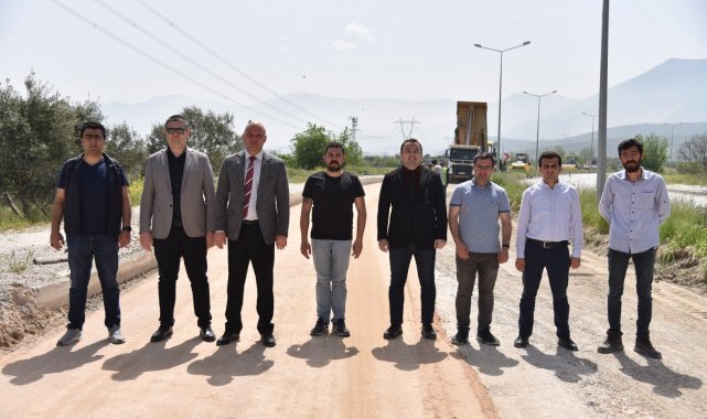 Akgedik TOKİ-Menemen bağlantı yolunda çalışmalar sürüyor