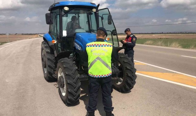 Aksaray jandarma trafikten traktörlere denetim