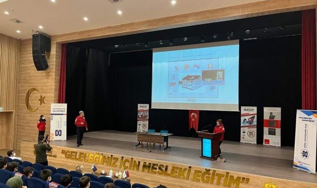 AKUT Eskişehir ekibinden öğrenciler için deprem semineri