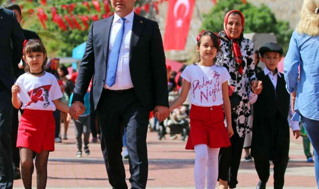 Alanya'da 23 Nisan coşkuyla kutlandı