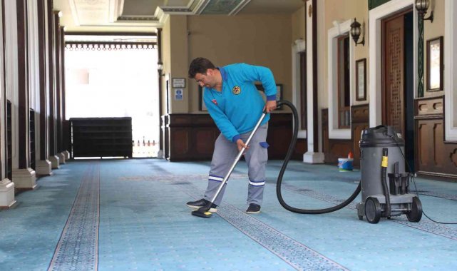 Alanya'da camilerde bayram temizliği