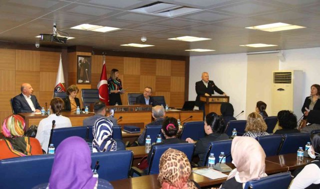 Alanya'da turizm çalışanları belgelerini aldı