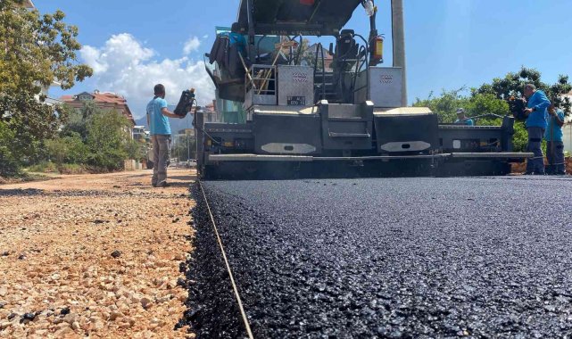 Alanya'nın yeni açılan yolları asfaltlanıyor