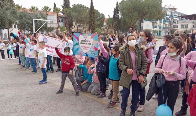 Alaşehir&#039;de Dünya Otizm Günü kutlandı