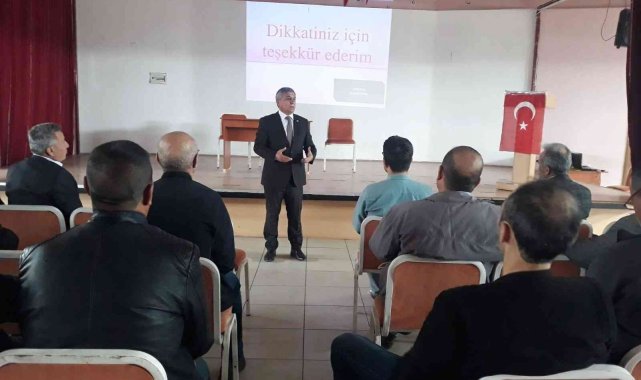 Altıntaş'ta çiftçiler sulama suyu konusunda bilgilendirildi