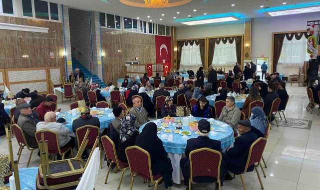 Altıntaş&#039;ta şehit aileleri ve gaziler için iftar yemeği