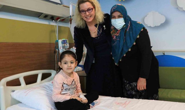 Ambulans uçağın getirdiği Asya'ya çölyak hastalığı tanısı kondu