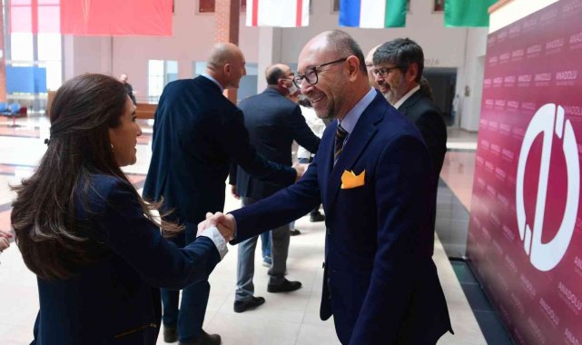 Anadolu Üniversitesi'nde bayramlaşma sevinci