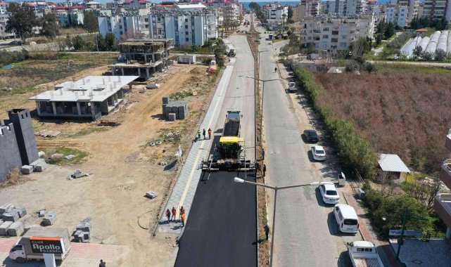 Anamur&#039;da yol yapım çalışmaları sürüyor
