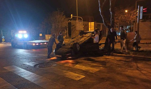 Ankara'da iki otomobil çarpıştı: 3 yaralı