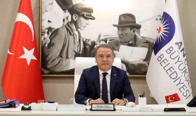 Antalya Büyükşehir Belediye Başkanı Böcek'ten 1 Mayıs Mesajı