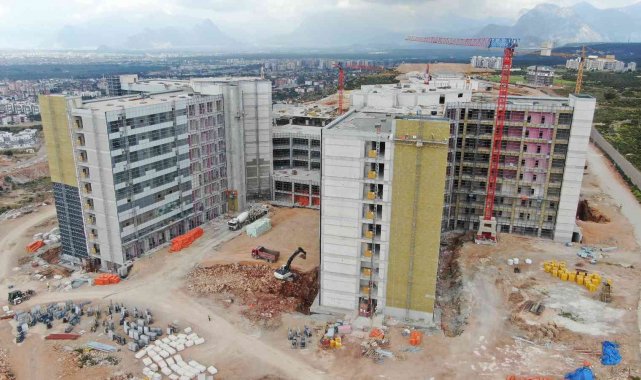 Antalya Şehir Hastanesi, mevcut kamu hastanelerinin yatak kapasitesini tek başına karşılayacak