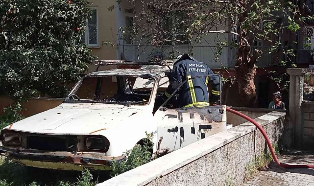 Antalya'da araç yangını