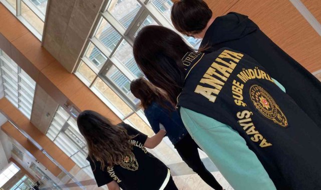 Antalya'da kuyumculara sahte altın satan 2 kadın yakalandı