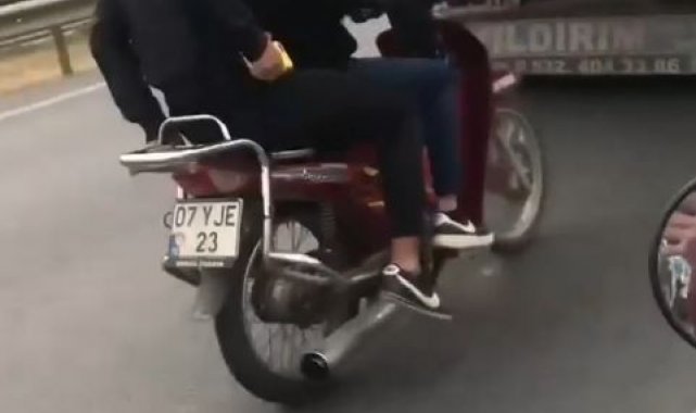 Antalya'da motosikletli gençlerden yürekleri ağza getiren hareket