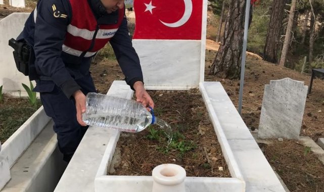 Antalya'da şehit ve gazilerin kabirlerinde temizlik ve bakım yapıldı