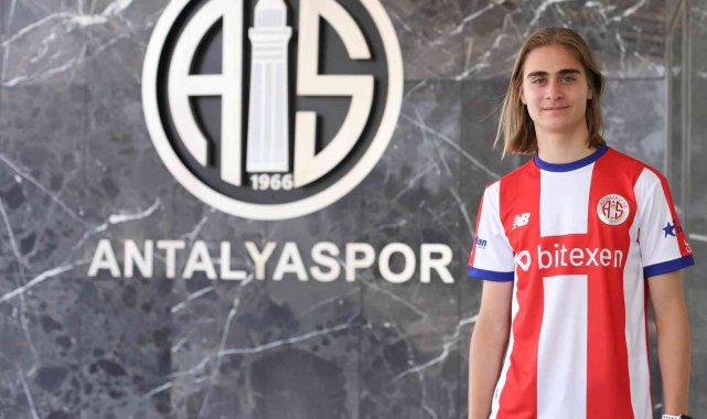 Antalyaspor Emre Uzun ile 3+2 yıllık sözleşme imzaladı