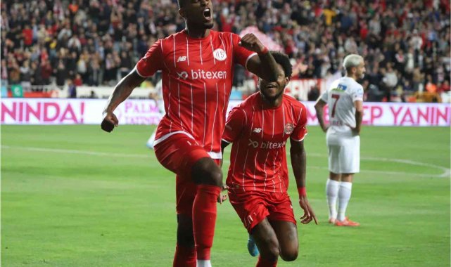 Antalyaspor'da Haji Wright, performansıyla göz dolduruyor