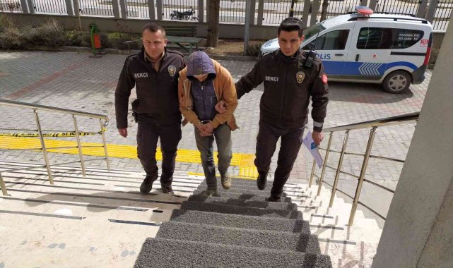 Aranan şahsı mahalle ve çarşı bekçileri yakaladı