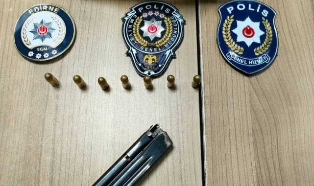 Aranması olan şahsın üzerinden ruhsatsız tabanca çıktı