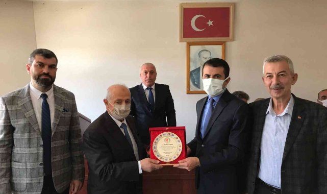 Arapgir Muhtarlar Derneğinde bayrak değişimi