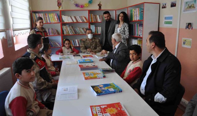 Asker selamıyla komutan karşıladı