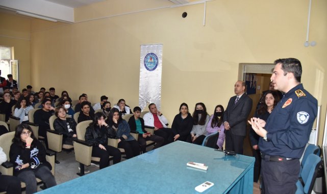 Ateşin kahramanları salihli'de öğrencilerle buluştu