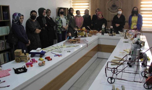 Atık malzemeler çocuklar için oyuncağa dönüştü