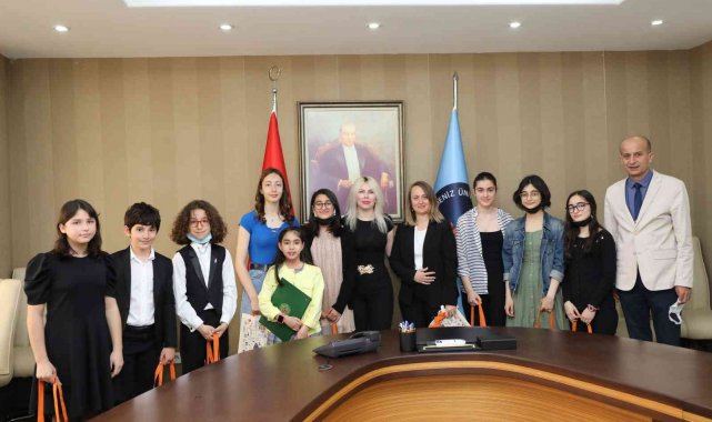 AÜ Rektörü Özkan: &quot;Öğrencilerimiz başarıları ile üniversitemizi ülkemize ve dünyaya anlatıyor&quot;